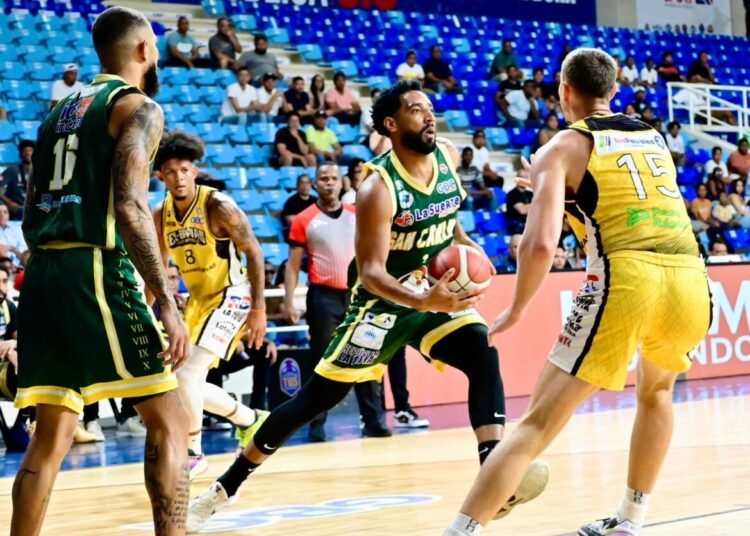 ¡San Carlos ES FINALISTA! Rompe Racha de 9 Años y Aplasta 96-65 a Rafael Barias en TBS Distrito