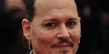 Johnny Depp Impacta Tokio con el Debut Mundial de su Caótico Arte