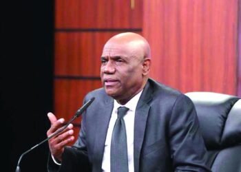 Juez revela: Sexo en Fuerzas Armadas y Policía tiene penas iguales o peores que un crimen