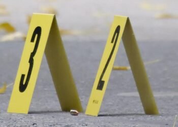 Balean a testigo de juicio frente a antiguo Palacio de Justicia SDE