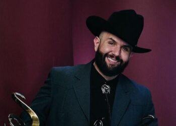 Carín León conmueve con su apoyo a víctimas de incendio en el norte de México