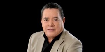 ¡Oficial! René Fortunato inmortaliza su nombre con estrella en el Paseo del Cine Downtown