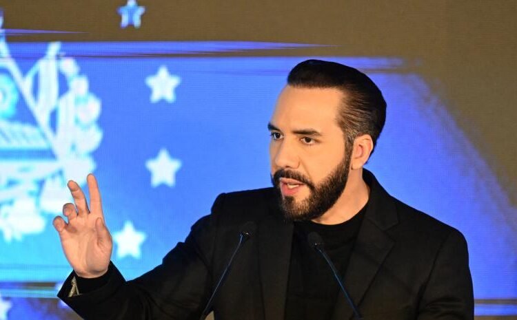 El Salvador supera los $100M en Bitcoin y desafía al FMI