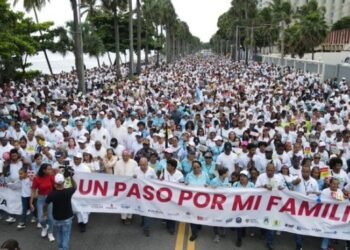 Marcha ‘Un Paso por Mi Familia’ Desata Fenómeno Nacional: ¡Miles de Personas en Acción!