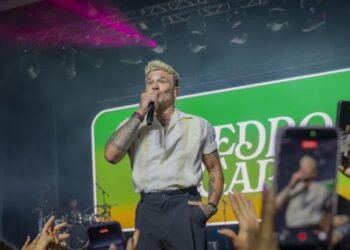 ¡Pedro Capó arrebata corazones en Dominicana: La gira «La Carretera» es un flechazo!