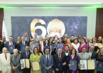 ¡60 Años de Voz! ENLO Otto Rivera Honra a Locutores Legendarios de Varias Generaciones