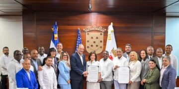 Santiago rinde homenaje a la Gobernadora de Nueva York y Congresista de EE.UU