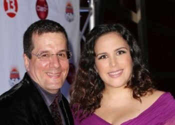 Angélica Vale: ¡Descubre su demanda de divorcio por la prensa… cenando con su esposo!