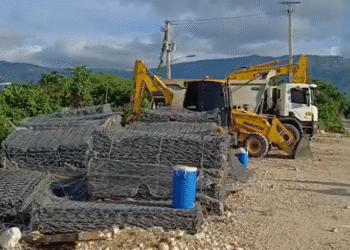 Muro de la Controversia en Río El Manguito: ¿Peligro para la Comunidad Neybera
