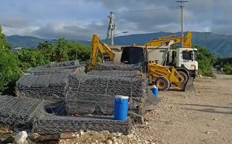 Muro de la Controversia en Río El Manguito: ¿Peligro para la Comunidad Neybera
