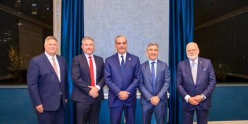 Abinader lanza a RD al estrellato global de chips con EE UU