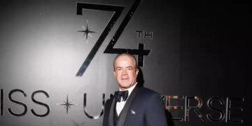 ¿Orden de aprehensión contra dueño de Miss Universo? Presidenta de México exige aclaración