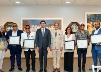 Seis leyendas del merengue inmortalizadas en galería permanente de Cultura