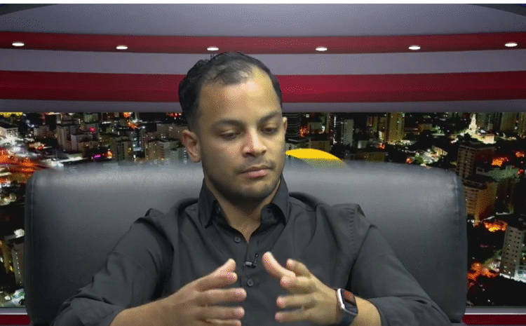 Joven Genio Diseña Catamarán Rompedor: La Solución Definitiva al Sargazo en Mar Abierto