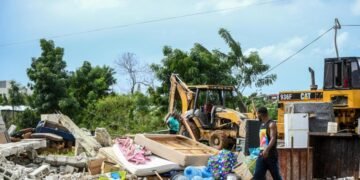 Desalojo brutal con lacrimógenas golpea a familias en Los Frailes