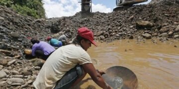 El Poder en la Sombra que Desafía al Estado y las Urnas