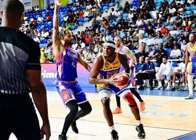 Mauricio Báez Imparable: ¡Novena Final Consecutiva de Baloncesto Distrital!