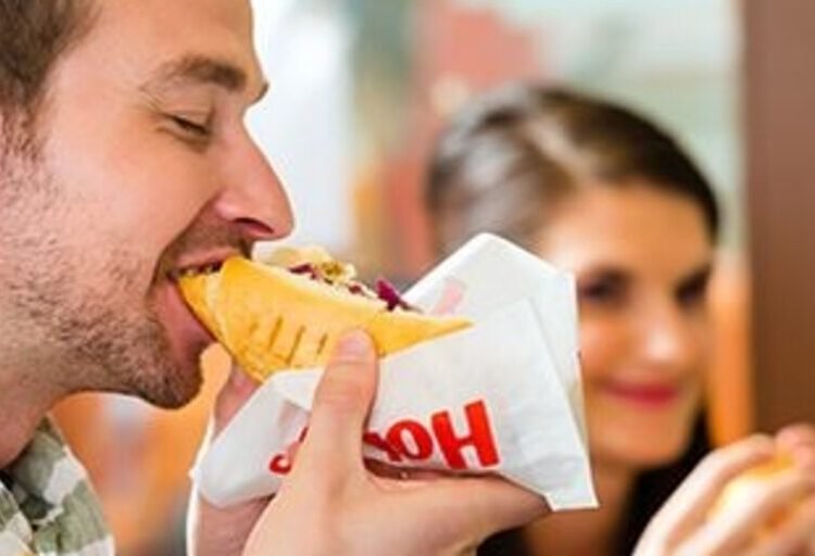 ALERTA ROJA: Consumo de ultraprocesados explica auge de cáncer de colon en jóvenes