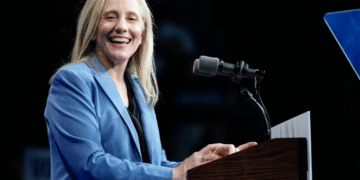 ¿Quién es Abigail Spanberger? La 1ra Mujer Gobernadora de Virginia que Hace Historia