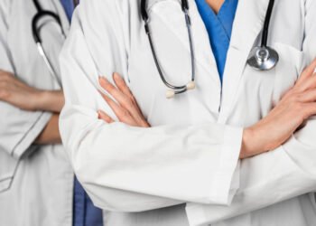 Médicos: Detener procedimientos hace más daño que bien