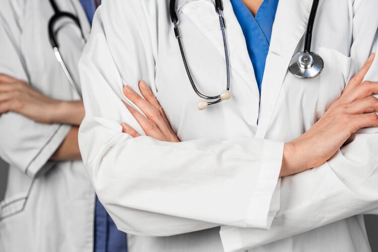 Médicos: Detener procedimientos hace más daño que bien