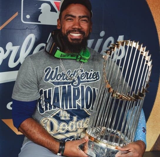 Abinader vibra con Teoscar Hernández tras victoria de los Dodgers en la Serie Mundial