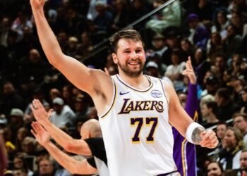 Lakers Imparables: Séptima Victoria Consecutiva los Afianza en la Cima