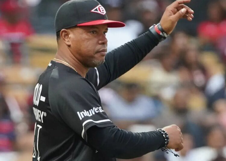 Escogido Confirma a Travis Lakins Abridor para el Debut