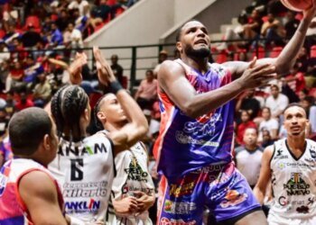 Luismal en modo BESTIA: 33 puntos y 20 rebotes lideran el triunfo de Máximo Gómez