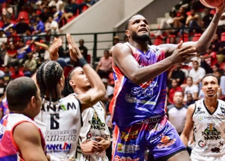 Luismal en modo BESTIA: 33 puntos y 20 rebotes lideran el triunfo de Máximo Gómez