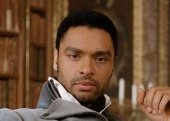 El DUQUE de Bridgerton, Regé-Jean Page, Estrena Serie de Suspense Erótico en Netflix
