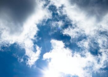 ¡Viernes de Sol Nacional! Atención: Chubascos aislados por la tarde