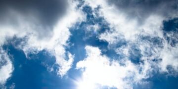 ¡Viernes de Sol Nacional! Atención: Chubascos aislados por la tarde