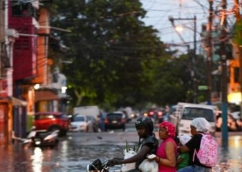 ¡Alerta Nochebuena! Lluvias y oleaje intenso impactan la víspera festiva