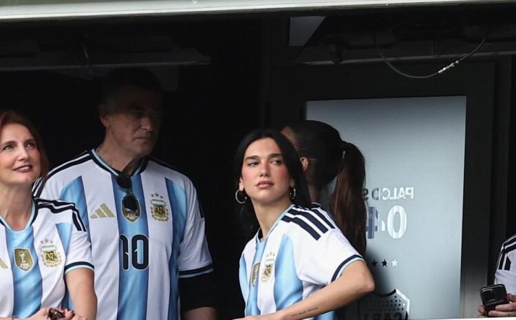 Dua Lipa Conquista América Latina: Su Gira es Pura Samba, Fútbol y Tacos