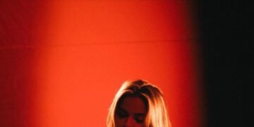 ¡Impacto Total! Karol G estrena «La Premiere» por Color Visión y ENCIENDE la pantalla