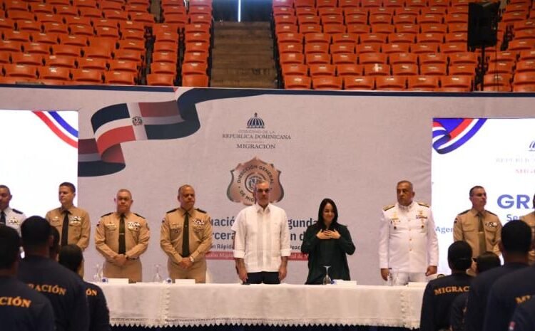 Abinader Impulsa Seguridad: ¡865 Nuevos Agentes Migratorios se Gradúan para Reforzar el Control!