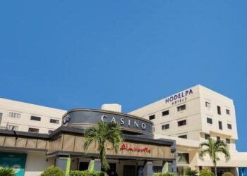 Santiago en Ebullición: Edmundo Aja y los 35 Años del Gran Almirante Desvelados