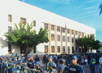 Caso Senasa: Decenas de policías blindan Fiscalía por protesta