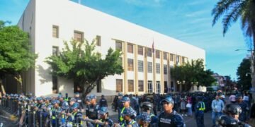 Caso Senasa: Decenas de policías blindan Fiscalía por protesta
