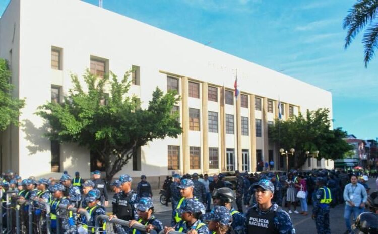 Caso Senasa: Decenas de policías blindan Fiscalía por protesta