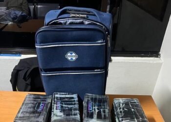 DNCD detiene alemán en AILA: ¡17 paquetes de cocaína en su maleta!