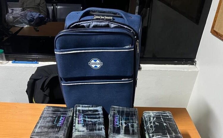DNCD detiene alemán en AILA: ¡17 paquetes de cocaína en su maleta!