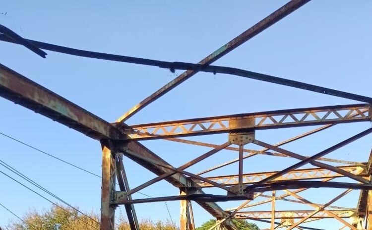 Esperanza y Ámina: ¡Puente al borde del colapso amenaza con aislarlas!