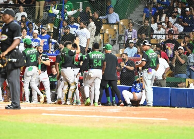 ¡Hat-trick! Estrellas dominan a Licey de nuevo y extienden racha a tres victorias