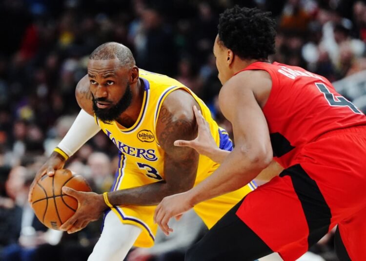 BOMBAZO: LeBron y Luka, BAJAS contra Celtics por lesiones y razones personales