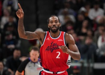 Clippers Aplastan a Rockets 128-108