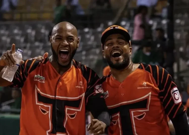 ¡Épico Grand Slam de De la Cruz! Toros fulminan a Estrella