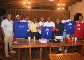 Academia Luisito Mercedes Viste de Futuro al Deporte Comunitario con Uniformes