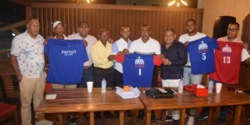 Academia Luisito Mercedes Viste de Futuro al Deporte Comunitario con Uniformes